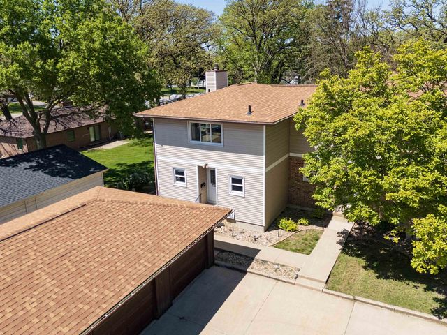 2122 Bicentennial Drive, Cedar Falls, IA 50613