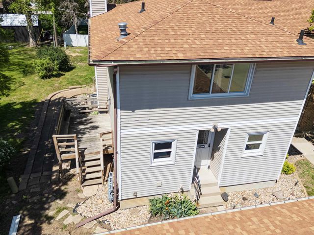 2122 Bicentennial Drive, Cedar Falls, IA 50613