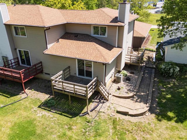2122 Bicentennial Drive, Cedar Falls, IA 50613