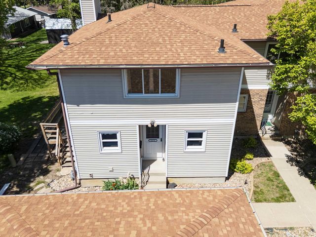 2122 Bicentennial Drive, Cedar Falls, IA 50613