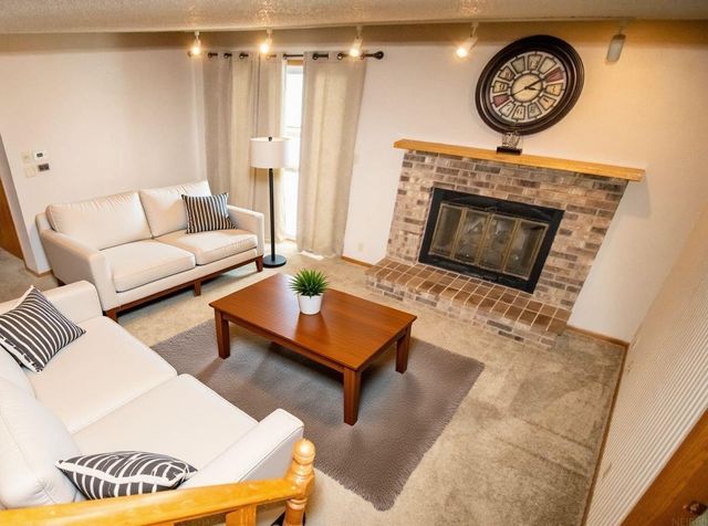 2122 Bicentennial Drive, Cedar Falls, IA 50613