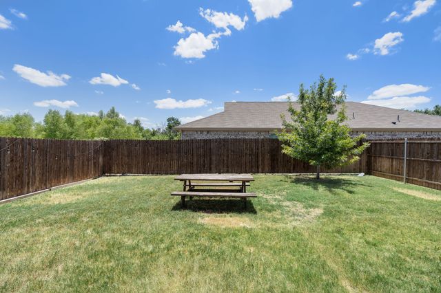 709 Odlozil Lane, Ennis, TX 75119