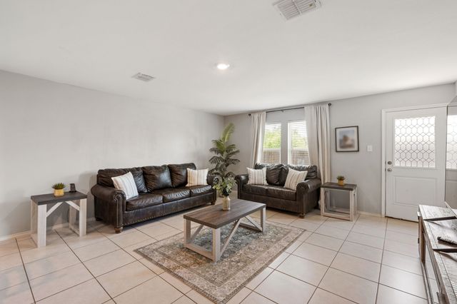 709 Odlozil Lane, Ennis, TX 75119