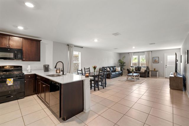 709 Odlozil Lane, Ennis, TX 75119