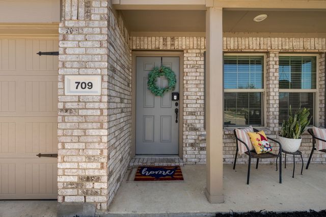 709 Odlozil Lane, Ennis, TX 75119