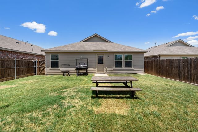 709 Odlozil Lane, Ennis, TX 75119
