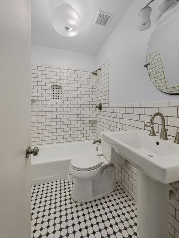 1017 N Houston Street, Royse City, TX 75189