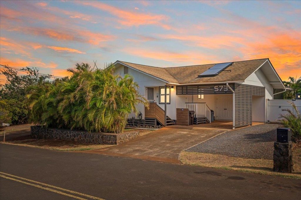 573 Pahi Ka St, Paia, HI 96779