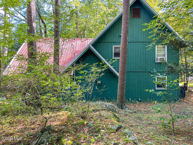 15 Heritage Village Road, Bolton, NY 12814