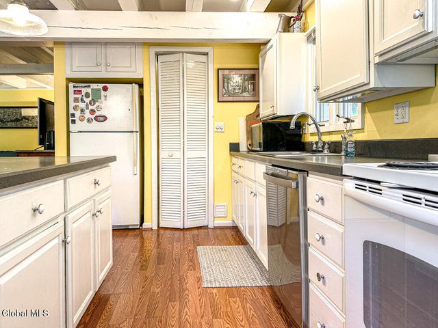 15 Heritage Village Road, Bolton, NY 12814