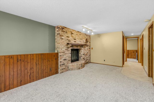 1767 Hilo Avenue N, Oakdale, MN 55128