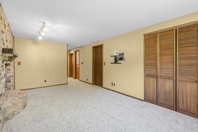 1767 Hilo Avenue N, Oakdale, MN 55128