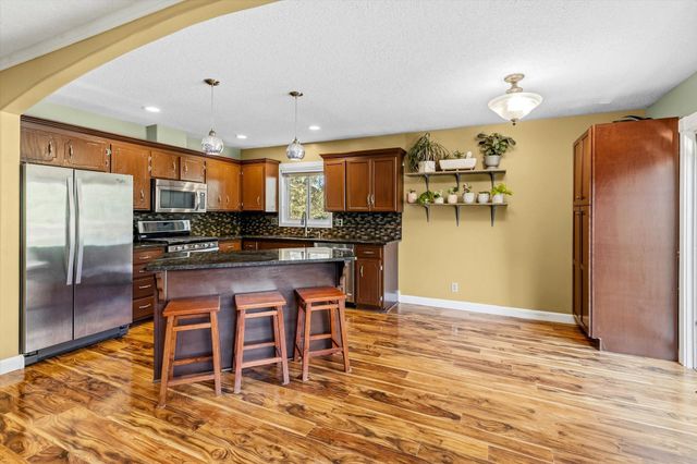 1767 Hilo Avenue N, Oakdale, MN 55128