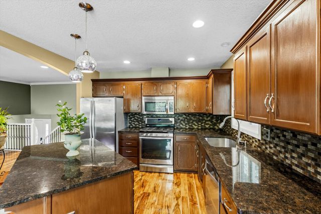 1767 Hilo Avenue N, Oakdale, MN 55128