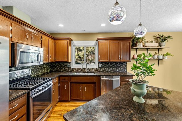 1767 Hilo Avenue N, Oakdale, MN 55128