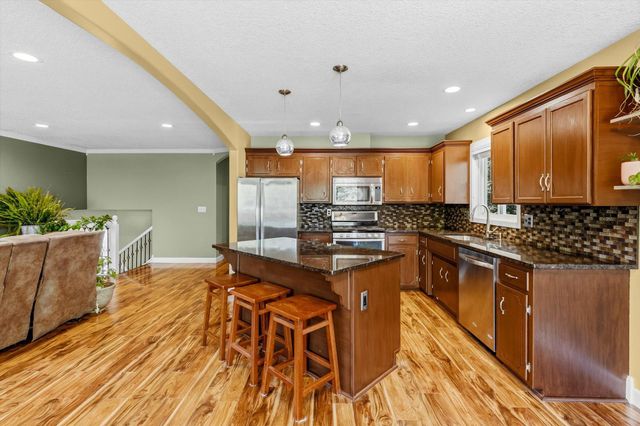 1767 Hilo Avenue N, Oakdale, MN 55128