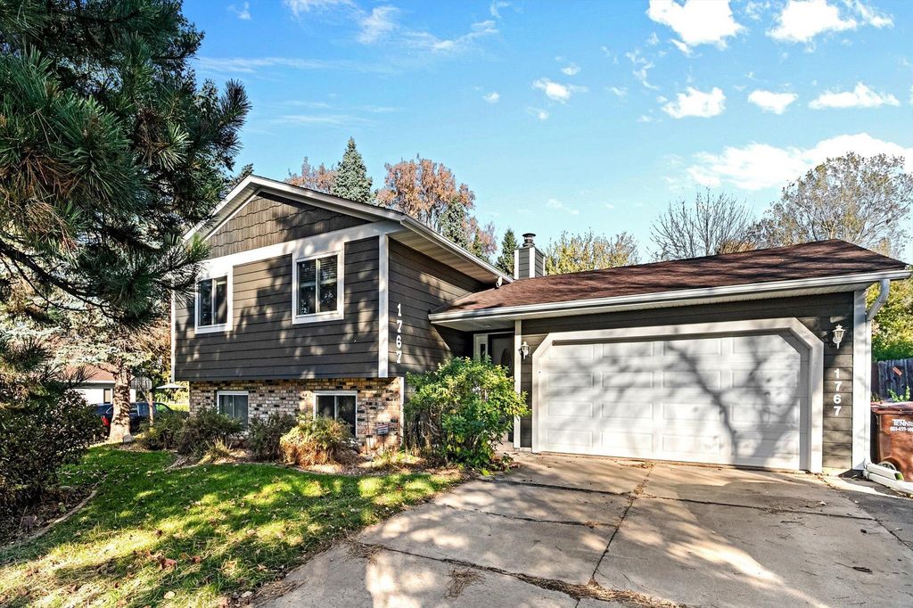 1767 Hilo Avenue N, Oakdale, MN 55128