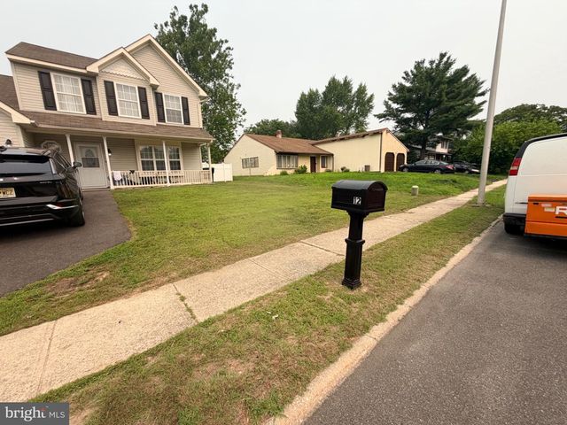 12 PEACHTON LN, Sicklerville, NJ 08081