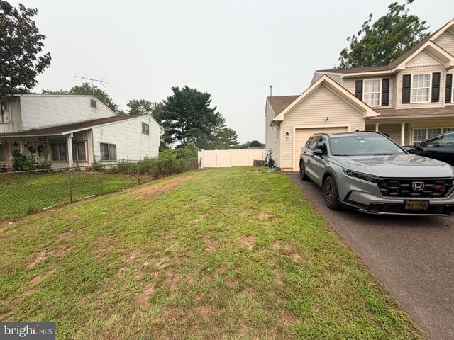 12 PEACHTON LN, Sicklerville, NJ 08081