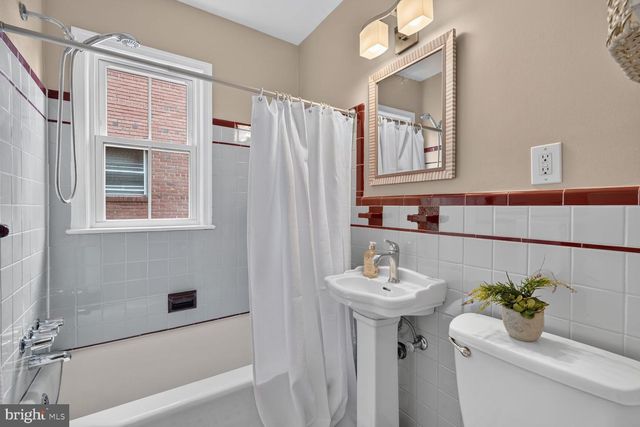 5622 MACARTHUR BLVD NW, Washington, DC 20016