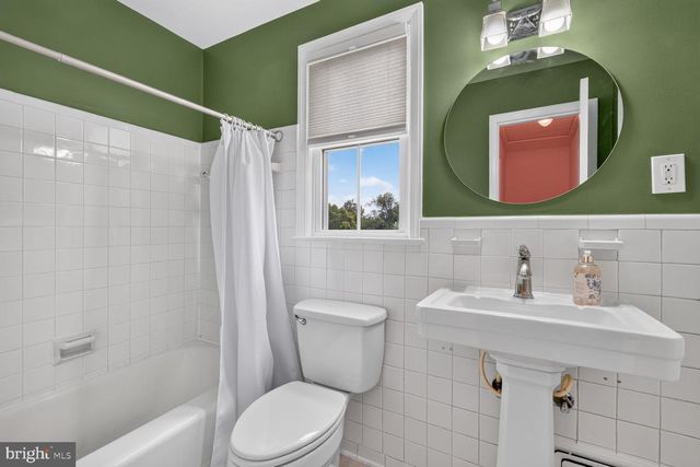 5622 MACARTHUR BLVD NW, Washington, DC 20016