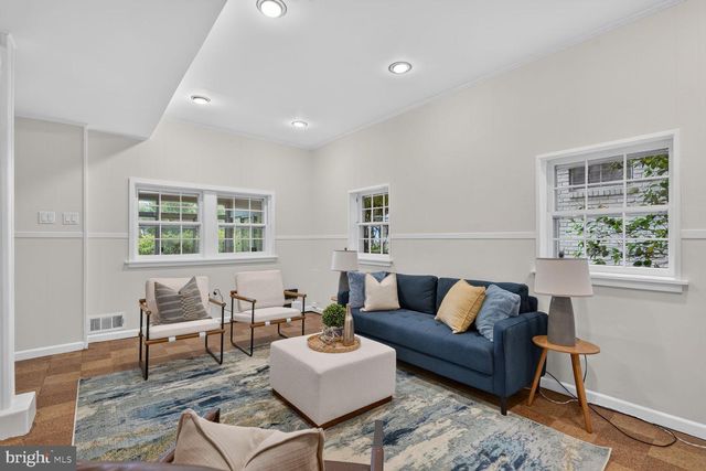 5622 MACARTHUR BLVD NW, Washington, DC 20016