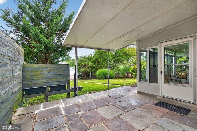 5622 MACARTHUR BLVD NW, Washington, DC 20016