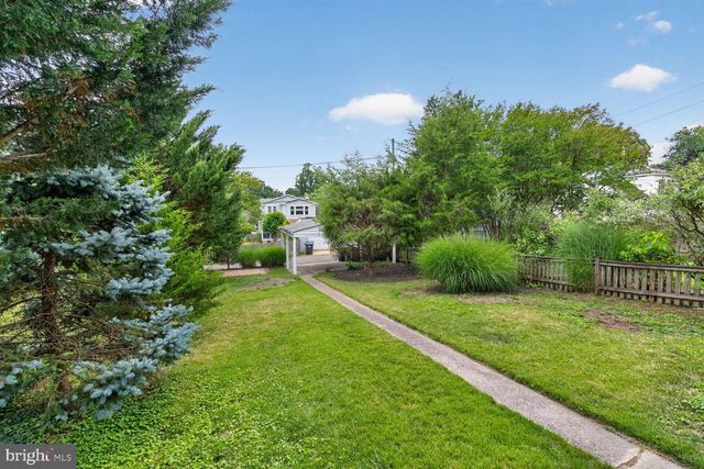 5622 MACARTHUR BLVD NW, Washington, DC 20016