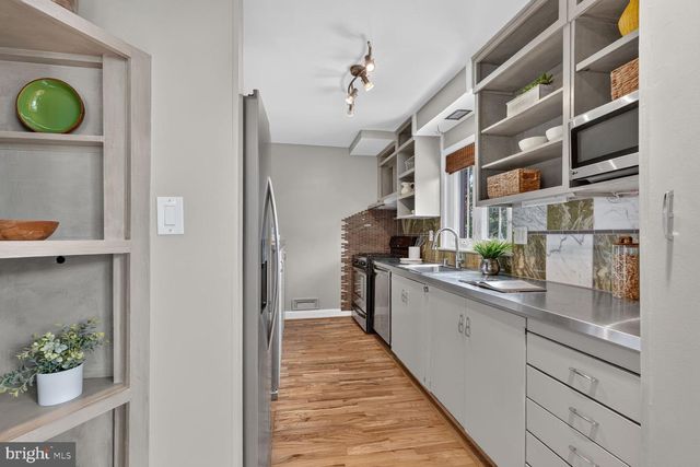 5622 MACARTHUR BLVD NW, Washington, DC 20016