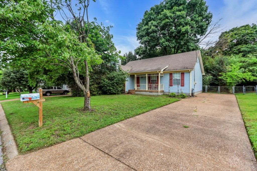 3545 Lake Towne Dr, Antioch, TN 37013