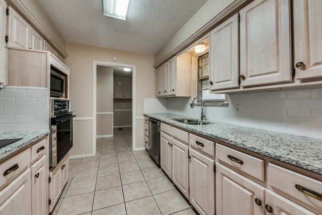 2240 Babalos Lane, Dallas, TX 75228