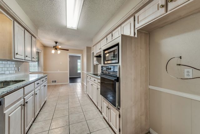 2240 Babalos Lane, Dallas, TX 75228