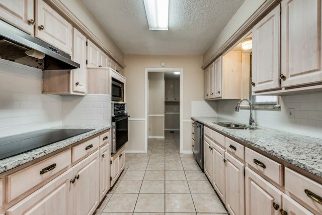 2240 Babalos Lane, Dallas, TX 75228