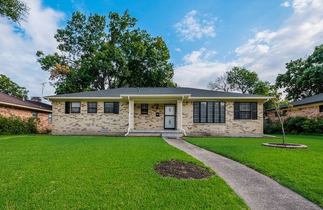 2240 Babalos Lane, Dallas, TX 75228