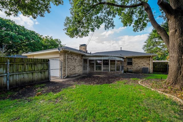2240 Babalos Lane, Dallas, TX 75228
