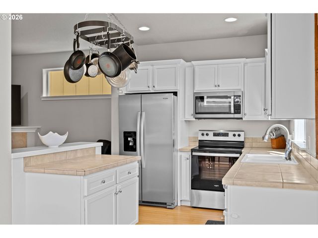 17474 Se RESERVE Loop, Milwaukie, OR 97267