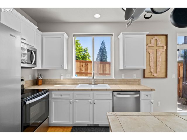 17474 Se RESERVE Loop, Milwaukie, OR 97267