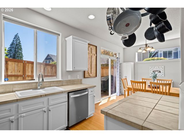 17474 Se RESERVE Loop, Milwaukie, OR 97267