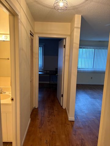 1710 Willow View Road 3, Urbana, IL 61802