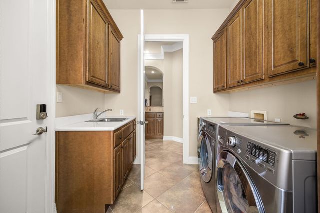 521 Horseback HOLW, Austin, TX 78732