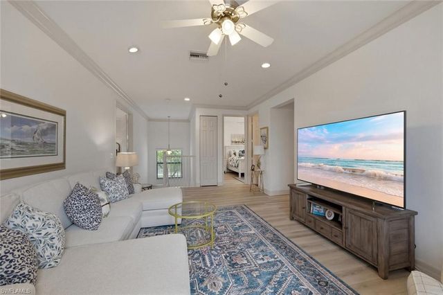 3306 Baltic DR, Naples, FL 34119