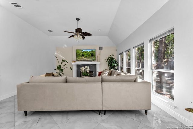 18210 Crystal Ridge Dr, San Antonio, TX 78259