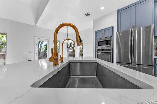 18210 Crystal Ridge Dr, San Antonio, TX 78259