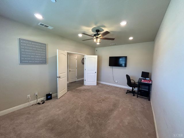 2012 W Hopkins Way, Hanford, CA 93230