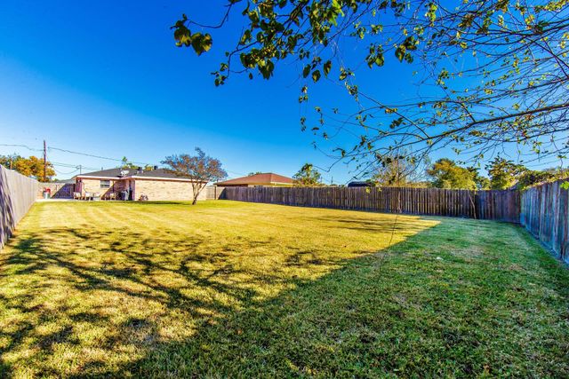 511 Holiday Dr, Houma, LA 70364