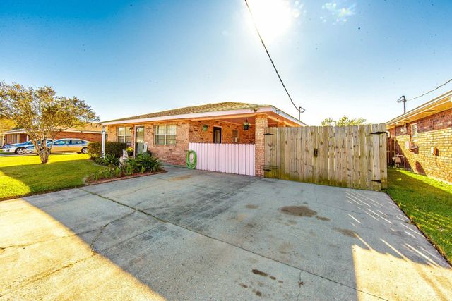 511 Holiday Dr, Houma, LA 70364