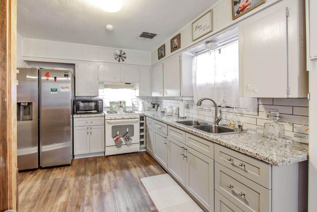 511 Holiday Dr, Houma, LA 70364