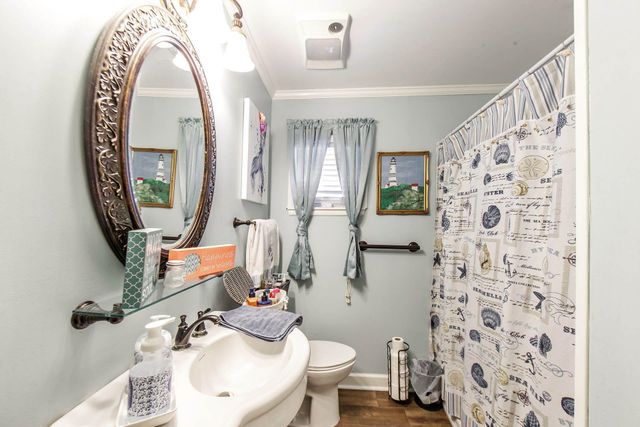 511 Holiday Dr, Houma, LA 70364