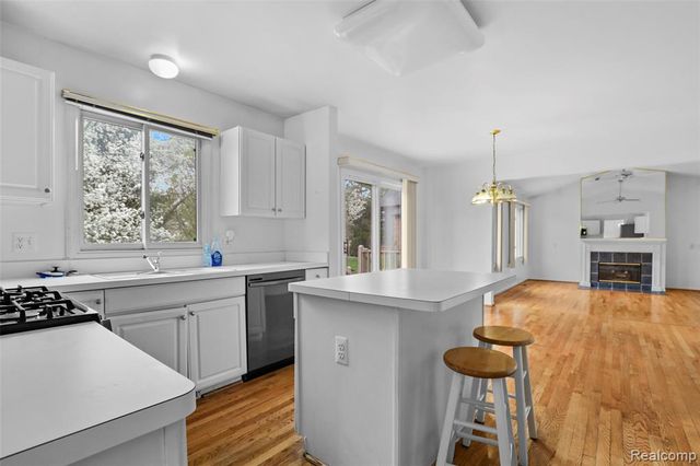 3041 Courtfield Drive, Rochester Hills, MI 48309