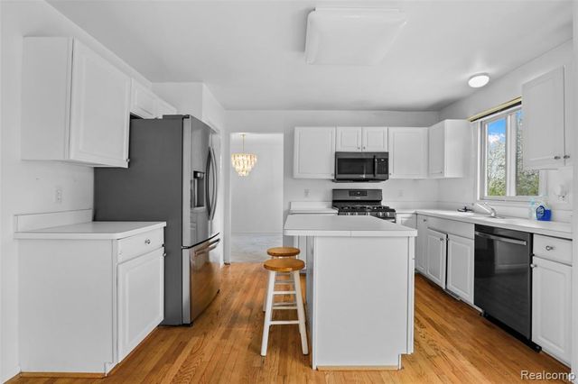 3041 Courtfield Drive, Rochester Hills, MI 48309